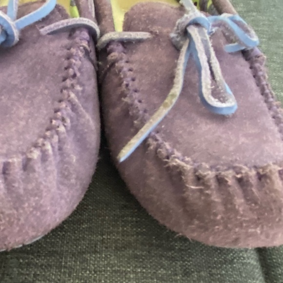 Ugg Australia Girls Sz 1 Purple Leather Lined Mocassin Slippers - Picture 14 of 16